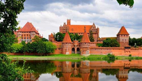Lâu đài lớn nhất thế giới nằm ở Ba Lan